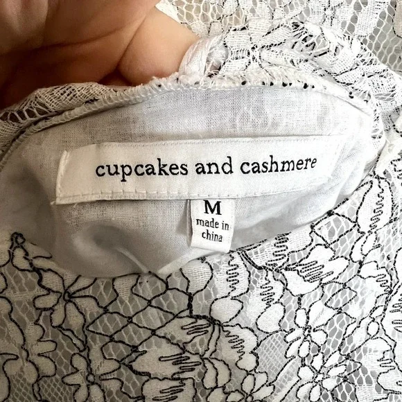 Cupcakes & CASHMERE Women's M Basewood Lace Bell Sleeve Blouse Top Black White - Picture 5 of 16